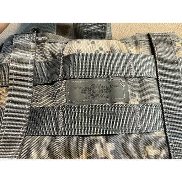 US Military Molle II Triple Mag Pouch, 3 Magazine ACU Digital, 8465-01-525-0598 - Picture 3 of 9